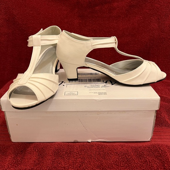 Angel Steps Eva Pump Women’s Shoes; White Patent; Size 7.5 - Picture 2 of 12